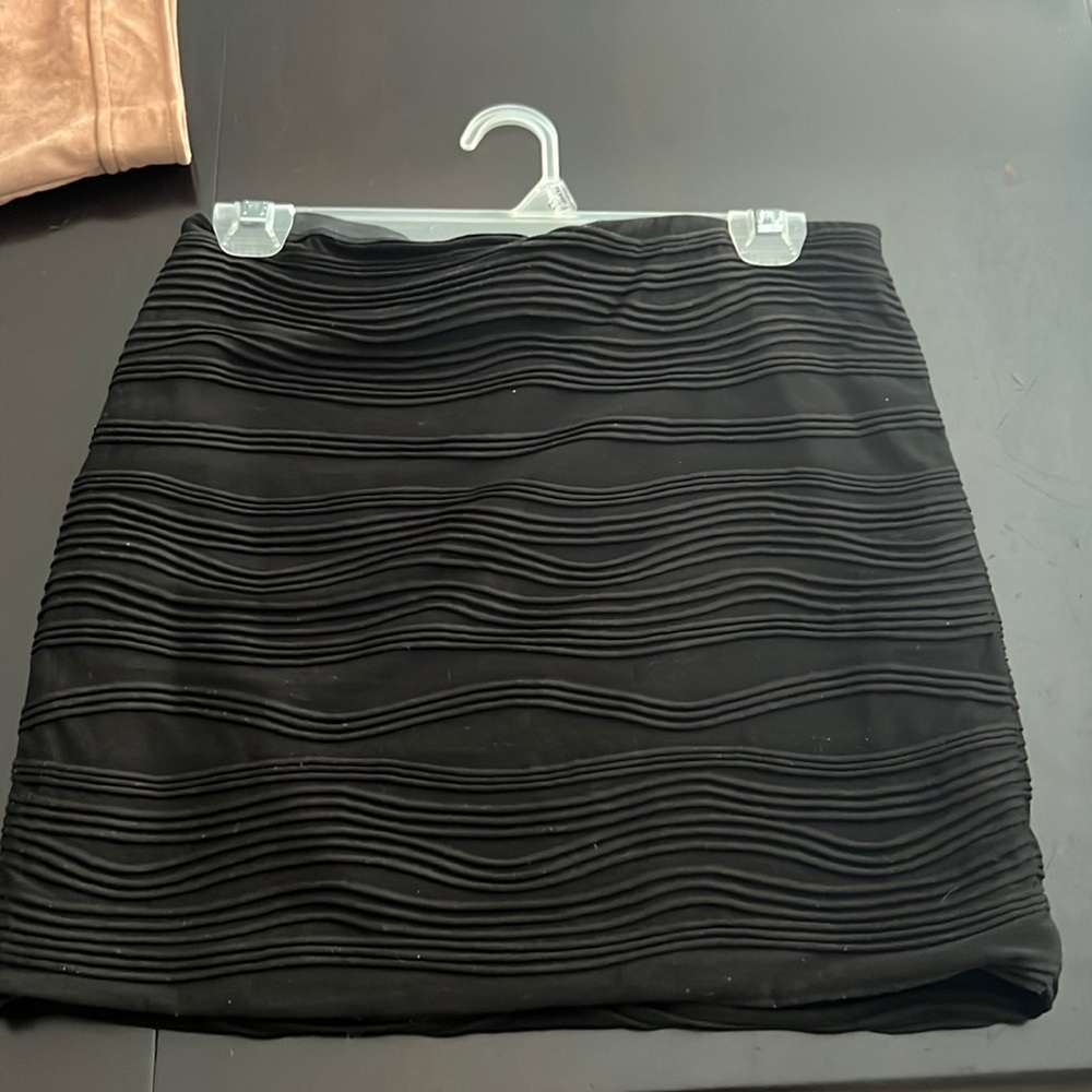 Black textured mini skirt. Stretchy material size M